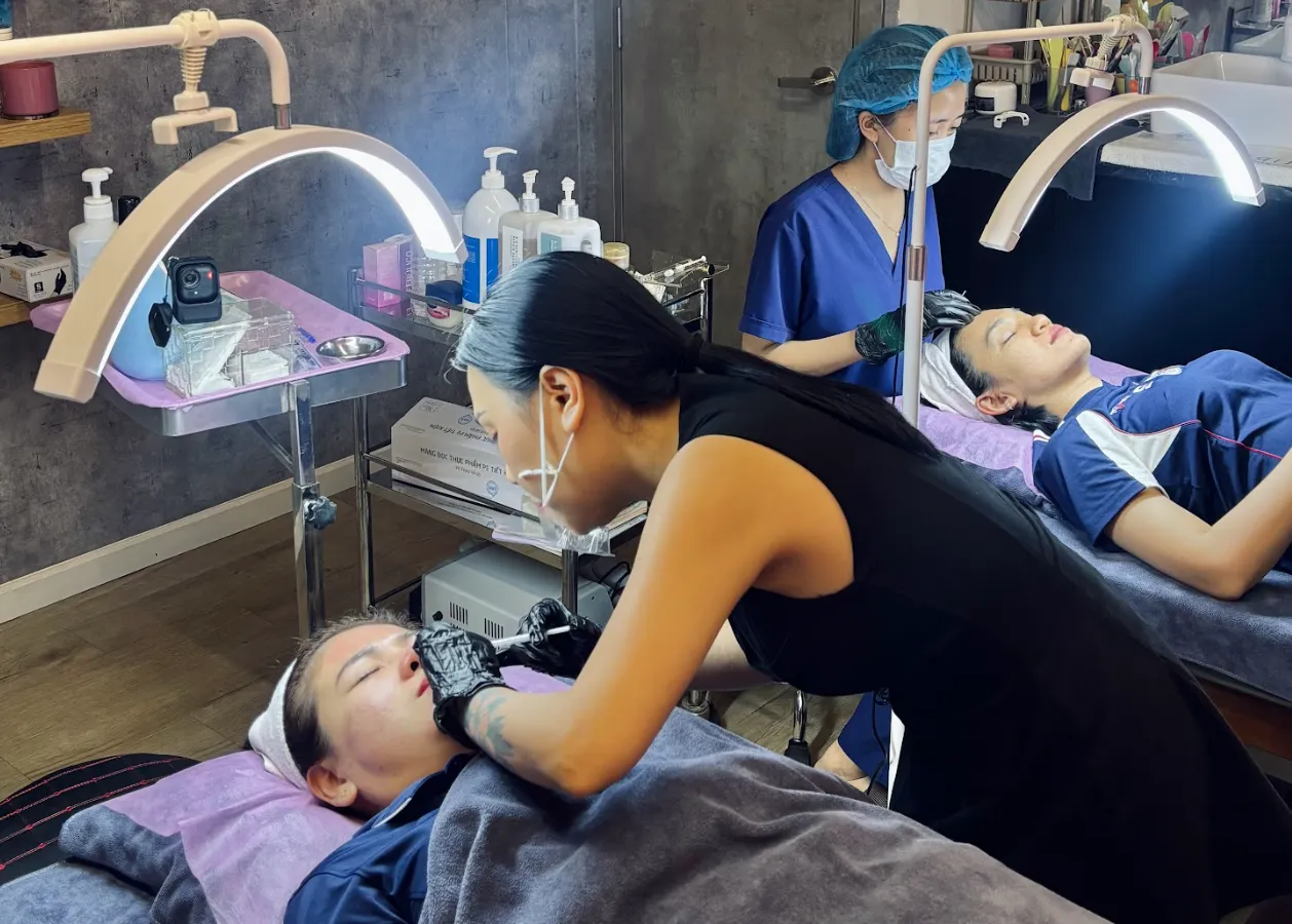 Cân Chỉnh Đường Nét